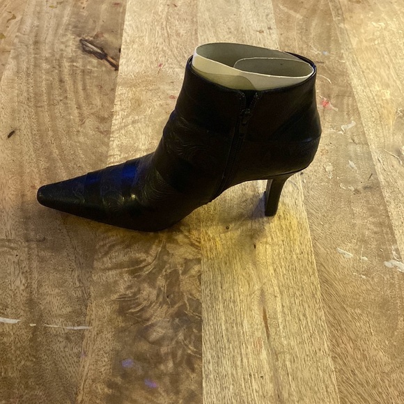 Brand new heels, size 7 leather shoes. - Picture 5 of 5